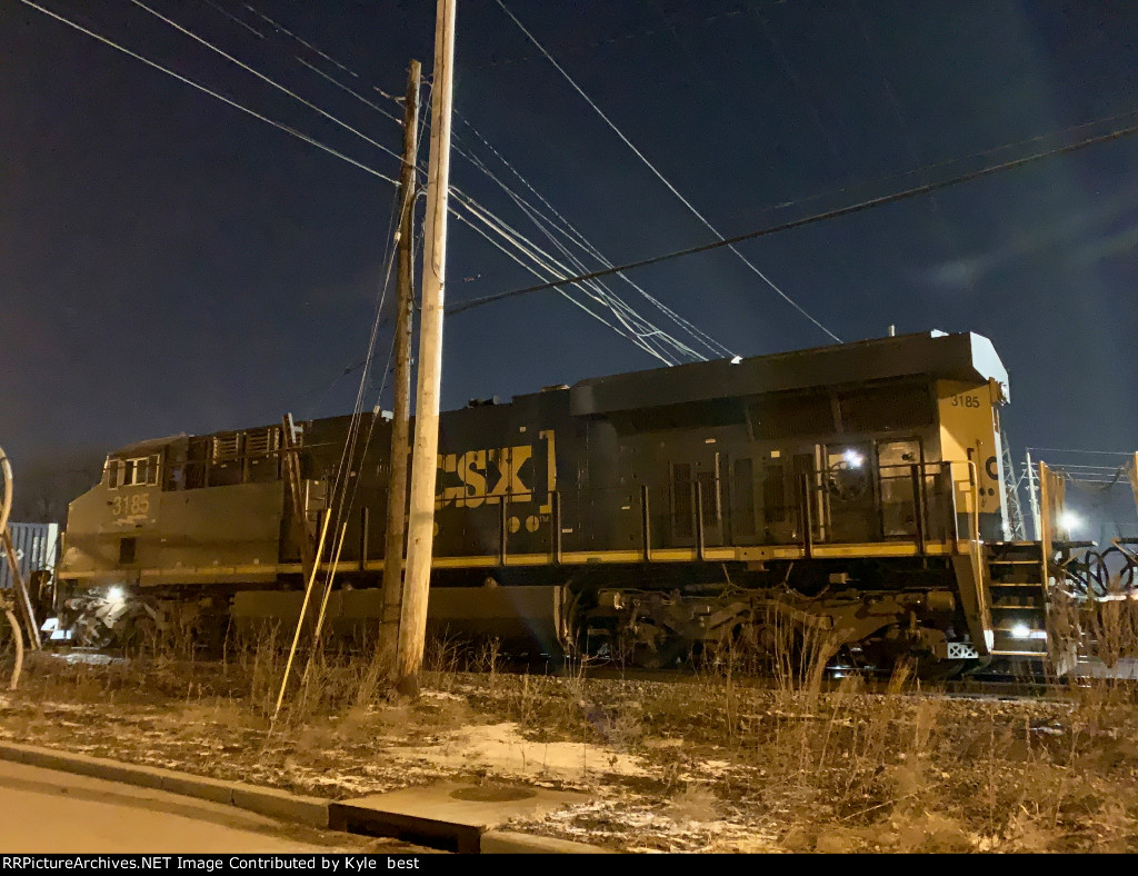 CSX 3185 on I008